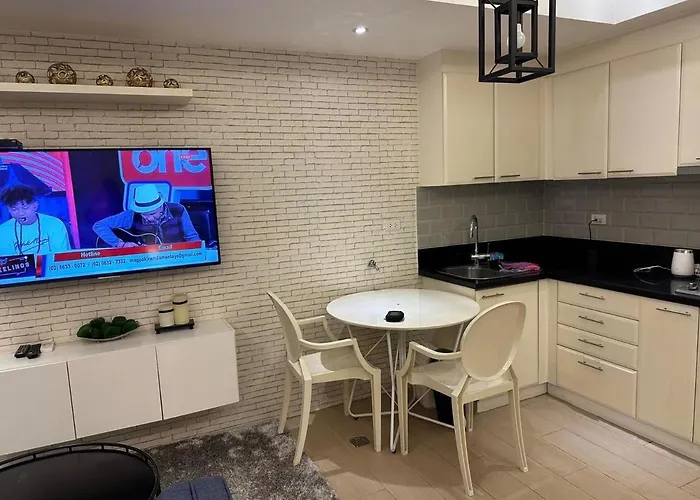 The Pearl - Venice Luxury Residences Mckinley * Manila